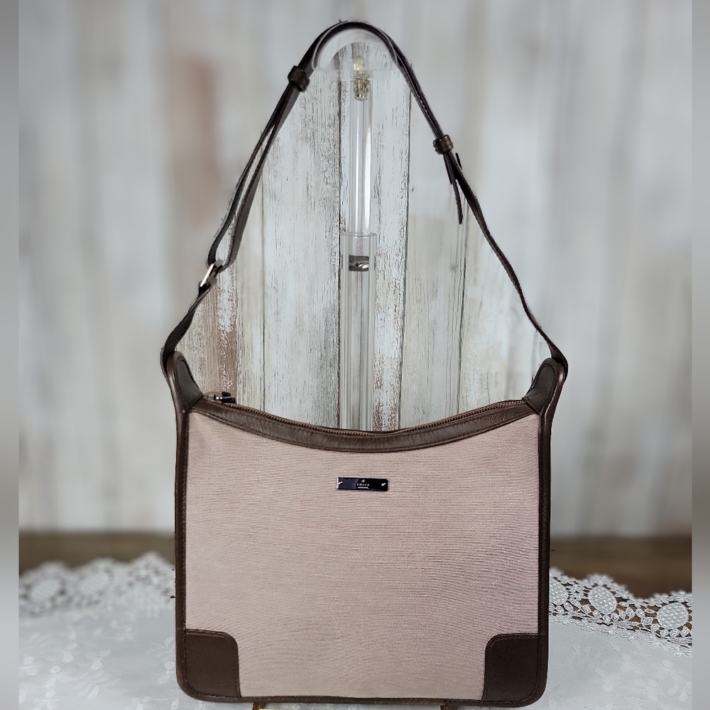 Vintage Gucci Canvas and Leather Bag - Picture 2 of 10